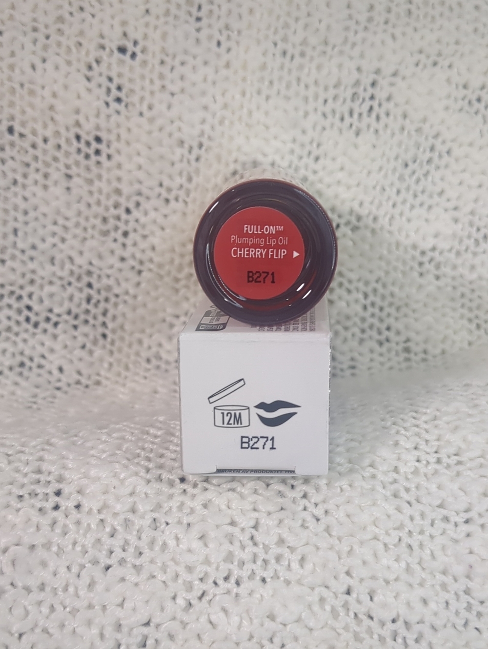 Buxom Full-On Plumping Lip Oil in Cherry Flip, 5.5ml/0.18fl oz - Picture 7 of 10